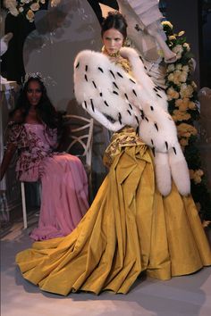 Dior Wizard Fashion, Most Expensive Dress, Christian Dior Designer, Inspirational Clothing, Mustard Yellow Dresses, Runway Gowns, Natasha Poly, Fabulous Furs, Fasion Outfits