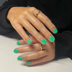 Short Square Gel Manicure, Classy Green Nails, Green Gel Manicure, Green Gel Nails Short, Green Dip Nails, Kelly Green Nails, Nail Colors That Make You Look Tan, Bright Green Nails, Trendy Green Nails