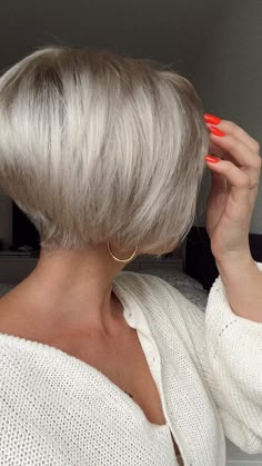 Instagram Fine Hair Cuts, Ice Blonde Hair, New Hair Look, Thick Hair Cuts, Pixie Haircut For Thick Hair, Short Hair Images, Personal Grooming, Bob Haircut For Fine Hair