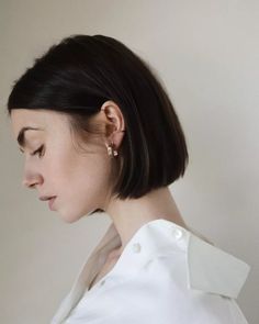 Lily Collins Just Got a Chic Blunt Bob for Summer Lily Collins Bob, Body Hair Removal, Lip Hair, Penteado Cabelo Curto, Trending Haircuts, Bob Haircut, Lily Collins