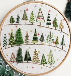 Christmas Embroidery Ideas, Christmas Hand Embroidery, Christmas Tree Embroidery, Holiday Embroidery, Christmas Embroidery Patterns, Christmas Embroidery Designs, Embroidered Christmas, Embroidery Christmas