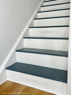 the stairs are painted white and blue