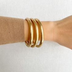 Arab Gold, Stack Of Bracelets, Baseboard Styles, Italian Gold Jewelry, Stacked Bracelets, Egyptian Actress, Gold Chain Design, School Jewelry, Mexican Jewelry