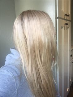 Platinum Golden Blonde Hair, Shiny Blonde Hair, Blonde Layered Hair, Bottle Blonde, Golden Blonde Hair, Straight Blonde Hair