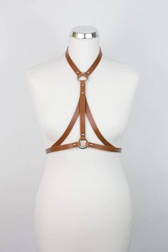 Harness Fashion Women, Leather Harness Women, Harness Fashion, Chain Harness, Leather Gear, Bare Skin, Body Harness, Leather Harness, Diy Pattern