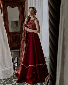 Asian Wedding Dress Pakistani, Pakistani Lehenga, Simple Lehenga, Indian Outfits Lehenga, Wedding Lehenga Designs, Lehenga Designs Simple, Traditional Indian Dress, Pakistani Fancy Dresses, Half Saree Designs