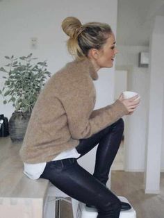 Dressing Casual at Home: Comfy Work from Home Outfit Essentials Comfy Work From Home Outfits, Essentials Outfit, Dressing Casual, Outfit Essentials, Legging Outfits, Women Essentials