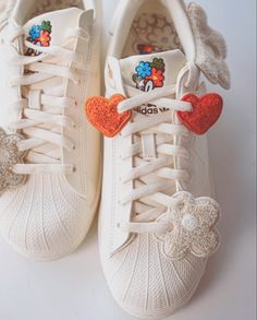 Custom Sneakers Diy, Holy Chic, Diy Clothes Design, Embroidered Shoes, Fancy Shoes, Shoe Inspiration, How To Make Clothes, Boy Shoes