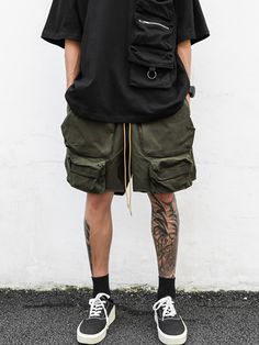 Cargo Shorts Men Outfits Streetwear, Short Pants Outfit Men, Cargo Shorts Men Outfits, Green Shorts Outfit, Cargo Shorts Outfit, Army Outfit, Cargo Outfit, Celana Fashion, Streetwear Ideas