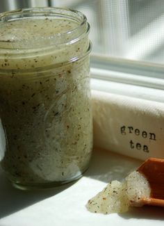 Green tea sugar scrub. Diy Lotion, Diy Spa, Diy Cosmetics, Homemade Bath Products, Beauty Remedies, Homemade Remedies, Diy Body