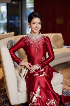 Luxury Red Ao Dai For Festive Occasions, Elegant Red Ao Dai For Evening, Red Long Sleeve Ao Dai For Evening, Elegant Red Long Sleeve Ao Dai, Red Fitted Full-length Ao Dai, Long Linen Skirt, Linen Skirt