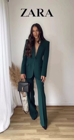 Suit Graduation Woman, Wide Leg Power Suit, Women Suits For Graduation, Suite Outfits For Women, Graduation Suits Women, Formal Outfits For Graduation, Suits For Women 2024, Lawyer Suits Women, Green Pant Suit Women