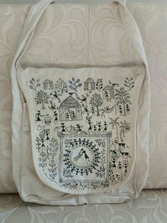 White Jwellery, Ideas For Illustration, Warli Designs, Warli Paintings, Worli Painting, Warli Painting, Warli Art, Canvas Bag Design, Indian Arts And Crafts