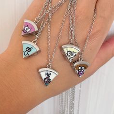 This adorable and fun set of pizza necklaces is the perfect gift for best friends.Each necklace features a cute cartoon pizza pendant.representing the bond and friendship between your group of five besties.It's a lovely way to celebrate birthdays or any special occasion with your closest friends.These handmade necklaces are made from high quality materials and come in a set of 5. So each friend can have their own special piece.Whether you're throwing a pizza themed party or just want to show off 5 Person Friendship Necklaces, Friendship Necklace For 4 Best Friends, Besties Matching Necklaces, Best Friend Jewelry For 5, Bff Necklaces For 5, Friendship Necklaces For 5 Friends, Necklaces For Besties, Matching Bff Jewelry, Friendship Necklaces For 5