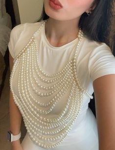 Pearls Corset, Pearl Clothes, Pearls Jewelry Diy, Beads Clothes, Islamic Fashion Dresses, Hand Beaded Bag, Pearl Top, African Prom Dresses, Indian Bridal Jewelry Sets