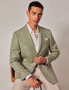 This exquisite green tailored fit suit jacket is woven in Italy in the Angelico mill from pure linen and it features a semi plain weave The lined, single breasted jacket is designed with a classic notched lapel with two front buttons The elegant double vents to enable freedom of movement Finer details include a felt lining under the collar of the jacket and working button cuffs Team with a white slim fit formal shirt and a patterned silk tie and pocket square for a sharp ensemble    Notch lapels Wedding Guest Outfit Men, Mens Linen Suit, Green Suit Jacket, Suit For Men Wedding, Green Wedding Suit, Hawes And Curtis, Italian Suit, Green Suit