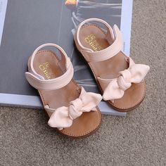 Kids Sandals Summer, Princess Sandals, Girls Basketball Shoes, Girls Tennis Shoes, Nike Shoes Girls, Baby Beach, Girl Soft, Princess Kids, Toddler Girl Shoes