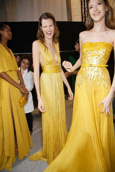 Elie Saab Modern Gowns, Fancy Things, Yellow Dresses, Julia Dress, Color Crush, Dress Yellow, Yellow Fashion, Mellow Yellow