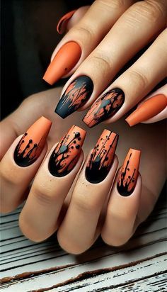 Acrylic Nail Designs For Halloween, Orange And Black Fall Nails, Fall Designs For Nails Autumn, Metallic Halloween Nails, October Nails Ideas 2024, Orange Nail Art Ideas, Detailed Halloween Nails, Black And Orange Nails Halloween, Halloween Fall Nails Ideas