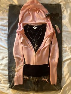 #outfit #outfitinspo #fashion #clothes #pink #coquette Brown N Pink Outfit, Black And Pink Fits, Basic Pink Outfit, Grunge Outfits Pink, Pink Zip Up Outfit, Grunge Pink Outfit, Pink Hoodie Outfit Aesthetic, Pink Grunge Outfits, Pink Grunge Aesthetic Outfits