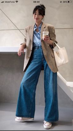 Fii Puternic, Wide Leg Jeans Outfit, Looks Jeans, Look Jean, Outfit Primavera, Neue Outfits, Looks Street Style, Casual Work Outfits, Mode Inspo