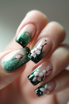 Nail Design Leaves, Ombre Floral Nails, Purple And Green Nail Ideas, Nature Inspired Nail Art, Deep Green Nails Designs, Nails With Texture, Green Aesthetic Nails, Green Floral Nails, Purple And Green Nails