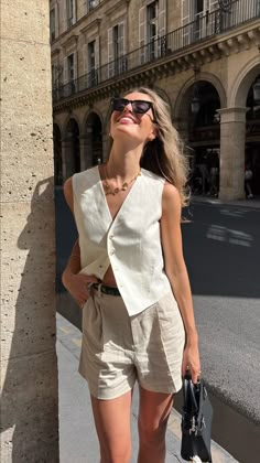 White Linen Vest Outfit, White Linen Blazer Outfit, Linen Vest Outfit, Linen Blazer Outfit Women, Rio Outfits, Jamaica Outfits, European Fashion Summer, Italian Summer Outfits, Modest Casual Outfits