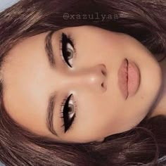 Retro cat eyes Perfect Eyebrow, Retro Makeup, Cat Eye Makeup, Beauty Make-up, Makijaż Smokey Eye, Eyebrow Tutorial, Colorful Eyeshadow, Makeup Goals, Gel Eyeliner