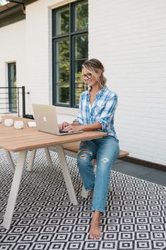 Workfromhome Outfit, Home Outfit Women, Home Outfit Ideas, Work From Home Outfit Ideas, Keychain Patterns, Wfh Outfits, Work From Home Outfit, Macrame Keychain, Mom Fashion