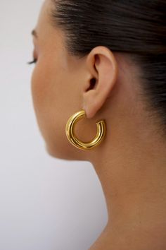 18K Gold Chunky Hoop Earrings | Waterproof, Tarnish-Free Statement Jewelry, Ideal Gift for Her Elevate your style with these exquisite 18K Gold Chunky Hoop Earrings. Perfect for both special occasions and everyday wear, these earrings are meticulously crafted from high-quality stainless steel and PVD gold plating. They are 100% waterproof and tarnish-free, ensuring they maintain their stunning shine whether you're in the shower or in the sea at a beach. Looking for the perfect gift for her or a Chunky Hoop Huggie Earrings, Thick Gold Hoops, Earrings Gold Hoop, Statement Hoop Earrings, Chunky Hoop Earrings, Chunky Earrings, Cotton Drawstring Bags, Earrings Statement, Gold Hoops