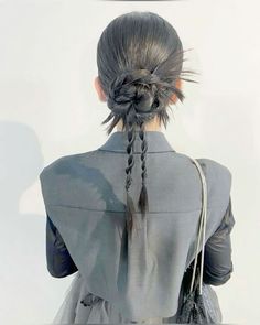 |sleek bun |easy bun hairstyles |sleek hairstyles |mom cut |pretty hairstyles |hair pictures |cornrows ideas |prom hairstyles |kate middleton new hair |short hair tutorial Ponytail And Braid, Hair In A Ponytail, Κούρεμα Bob, Easy Bun Hairstyles, A Ponytail, Fishtail Braid, Hair Arrange, Work Hairstyles, Sleek Hairstyles