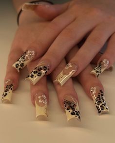 #leopardnails #nailart #leopardprint #squarenails #nail2inspire #nailsart #nailsofinstagram #naildesign #summernails Mothers Day Nails, Flower Design Nails, Shower Nails, Night Nails, Nails Bridal, Nails Birthday