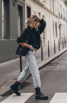 Dr Martens Dressed Up, White Tee Black Jeans Outfit, Women’s Edgy Outfits, Dr Martens Boots Outfit Winter, Black Jeans Doc Martens Outfit, Edgy Cool Girl Style, Medium Jeans Outfit, Alternative Mum Style, Autumn 24 Outfits