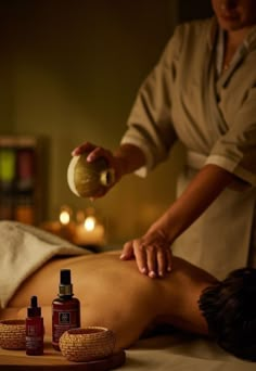 Punkty Spustowe, Massage Images, Spa Images, Lomi Lomi, Body Massage Spa, Massage Pictures, Holistic Massage, Massage Therapy Business, Back Massage