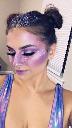 Alien Halloween Makeup, Karneval Diy, Makeup Space, Maquillage Goth, Space Babe, Fantasy Make-up, Glitter Roots, Halloween Make-up Looks, Space Costumes