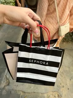 Sephora Shopping Bag, Sephora Shopping, Sephora Bag, Diy Lip Balm, Cute Love Lines, Gloss Lipstick, Beige Aesthetic, Lana Del Rey, Beautiful Things