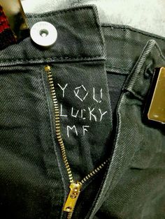 Diy Embroidered Patch, Punk Pants Diy, Band Patches Diy, Patch Ideas Punk, Patch Pants Ideas, Patches On Pants, Diy Punk Shirt, Punk Jacket Diy