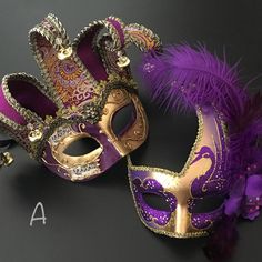 A polarizing combination where the man wears the purple/gold Jester mask without glitter and the woman looks elegant in the purple/gold Venetian mask, which comes attached with feathers and a flower Mask Ball Party, Black And Gold Masquerade Mask, Masquerade Party Outfit, Masquerade Ball Costume, Jester Outfit, Masquerade Mask Women, Masquerade Ball Masks, Couples Masquerade Masks, Gold Masquerade Mask