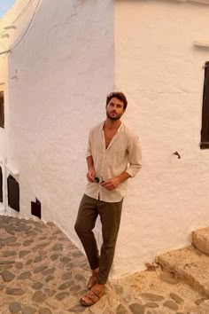 Men Modeling, Vacation Outfits Men, Birkenstock Outfit, Look Jean, Italy Outfits