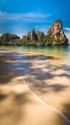 the beach is clean and ready to be used as a backdrop for an image in this photo