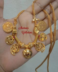 Telugu Thali Bottu Designs, Thali Bottu Designs, Mopu Designs Gold Tali, Mugapu Thali Chain, Mangalyam Thali, Antique Necklace Gold, Black Beads Mangalsutra Design, New Gold Jewellery Designs, Gold Jewelry Gift