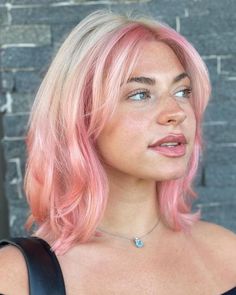 Pink Hair Short Bangs, Face Frame Bangs Short Hair, Pink Blonde Short Hair, Short Pink Blonde Hair, Pink Face Frame Hair, Pink Hair Ideas Short, Pink Lob Hair, Blonde Hair With Pink Bangs, Face Framing Layers On Short Hair