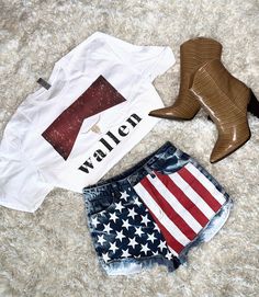 Camo Country Concert Outfit, Cowgirl Shorts, Fourth Of July Outfits For Women, 4th Of July Outfit, Cute Country Concert Outfits, Fourth Of July Outfits, Country Summer Outfits, Summer Country Concert Outfit, American Flag Shorts