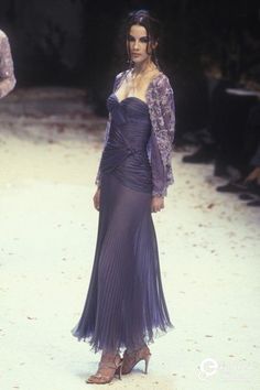 Prom Dress Inspo, 90s Runway Fashion, Runway Fashion Couture, Mode Hippie, Runway Outfits, Emanuel Ungaro, Prom Dress Inspiration, Dress Rental, Grad Dresses