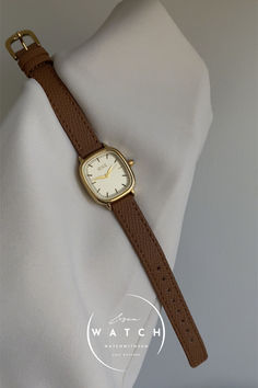 This stylish watch features a square light gold dial with a sleek gold bezel, paired with a comfortable brown genuine leather strap. The minimalist design offers both elegance and versatility, making it perfect for any occasion or style. Simple Watches Women, Womens Watches Minimalist, Watches Women Simple, Simple Watches, Watch For Women, Stylish Watches, The Minimalist, Brown Gold, Jewelry Inspiration