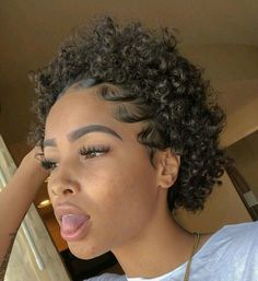 Hairstyles With Edges, Curly Edges, Cabello Afro Natural, Makeup Tip, Edges Hair, Pelo Afro, Natural Hair Styles Easy, Hair Laid, Penteado Cabelo Curto