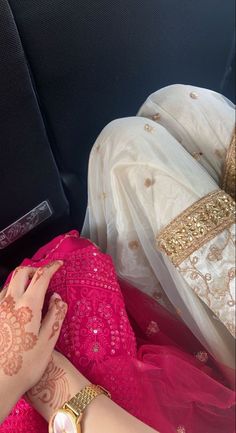 Aesthetic Pictures In Traditional, Indian Marriage Aesthetic, Aesthetic Traditional Pics, Shaadi Aesthetic, Indian Girl Aesthetic, Shaadi Vibes, Diwali Aesthetic