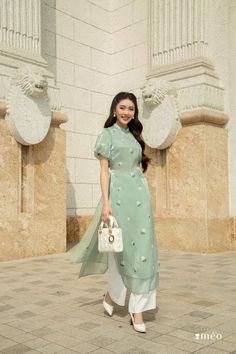 Casual Ao Dai, Ao Dai Aesthetic, Ao Dai Vietnamese, Modern Ao Dai, Vietnamese Style, Vietnamese Culture, Ao Dai Vietnam, Stylish Kurtis Design