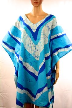 hand Made cotton beach cover-up.Batik kaftan. Sea Blue by Lounge85 Kaftan Batik, Short Kaftan Dress, Batik Ideas, Batik Painting, Batik Clothing, White Poncho, Womens Poncho, Batik Art, Batik Design