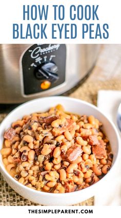 Black Eyed Peas. With Text Reading: Slow Cooker Black Eyed Peas Recipe. Southern Black Eyed Peas Recipe, Slow Cooker Black Eyed Peas, Cooking Black Eyed Peas, Southern Black Eyed Peas, Black Eyed Peas Recipe, Food Meaning, Leftover Ham Recipes, Dinner Leftovers, Pea Recipes